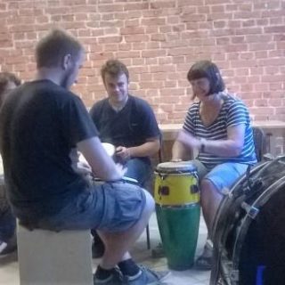 warsztaty bebniarskie 320x320 - Warsztaty bębniarskie dla niesłyszących i słabosłyszących