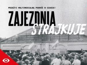 Napis Zajezdnia strajkuje na tle czarno białego zdjęcia zajezdni przy ul. Grabiszyńskiej we Wrocławiu