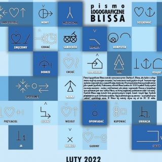 Na kratkowanym tle o różnych odcieniach błękitu symbole Blissa i krótki opis tej metody komunikacji. U dołu napis LUTY 2022