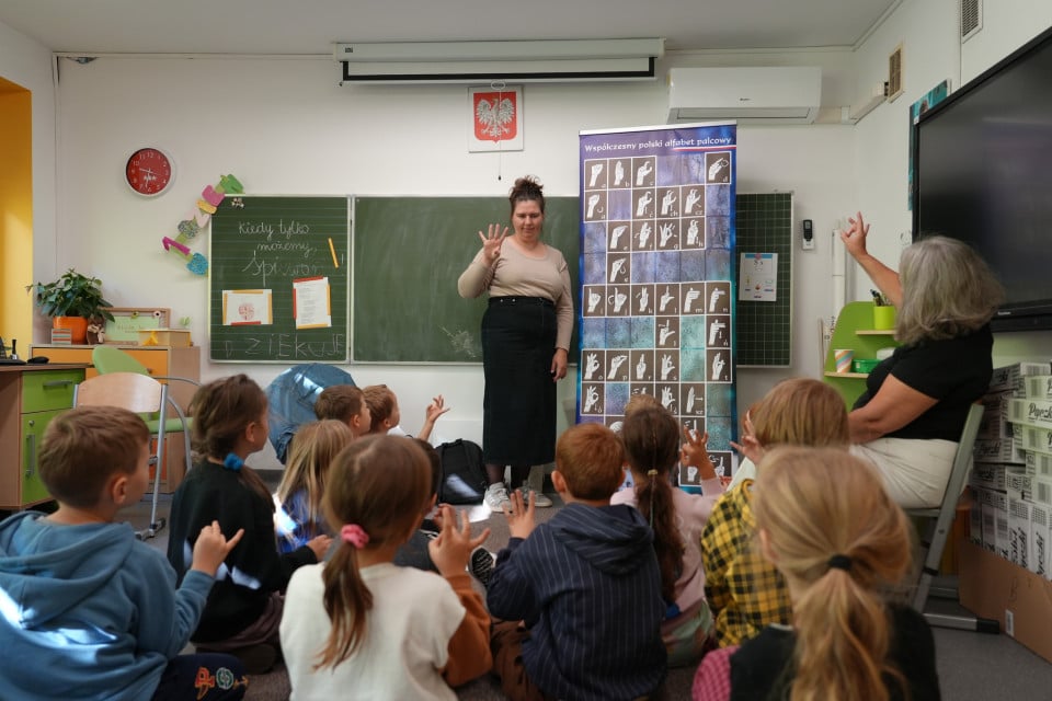 Energia plynaca z jezyka migowego w SP EKOLA 1 - Energia płynąca z języka migowego w SP EKOLA
