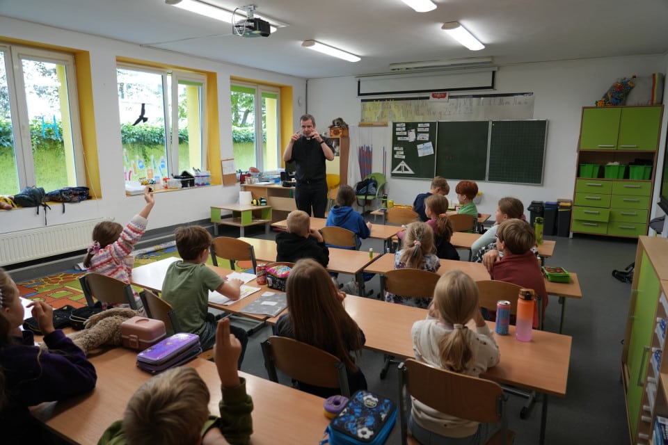 Energia plynaca z jezyka migowego w SP EKOLA 2 - Energia płynąca z języka migowego w SP EKOLA