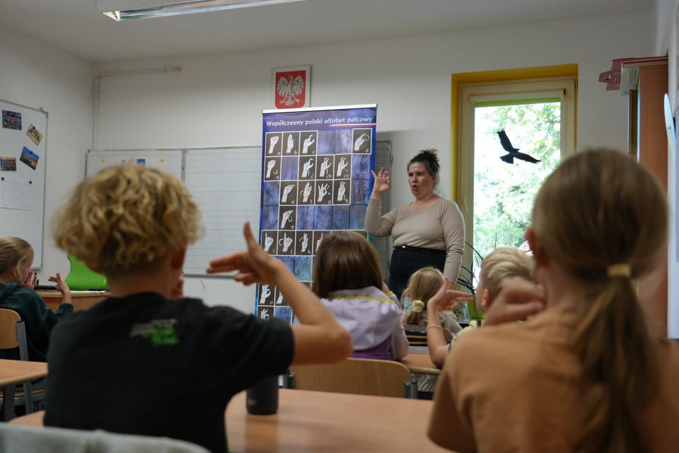 Energia plynaca z jezyka migowego w SP EKOLA 3 - Energia płynąca z języka migowego w SP EKOLA