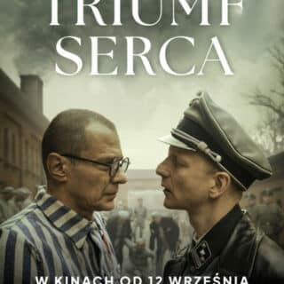 Mężczyzna w pasiaku i mężczyzna w niemieckim mundurze na filmowym plakacie z napisem: Triumf serca