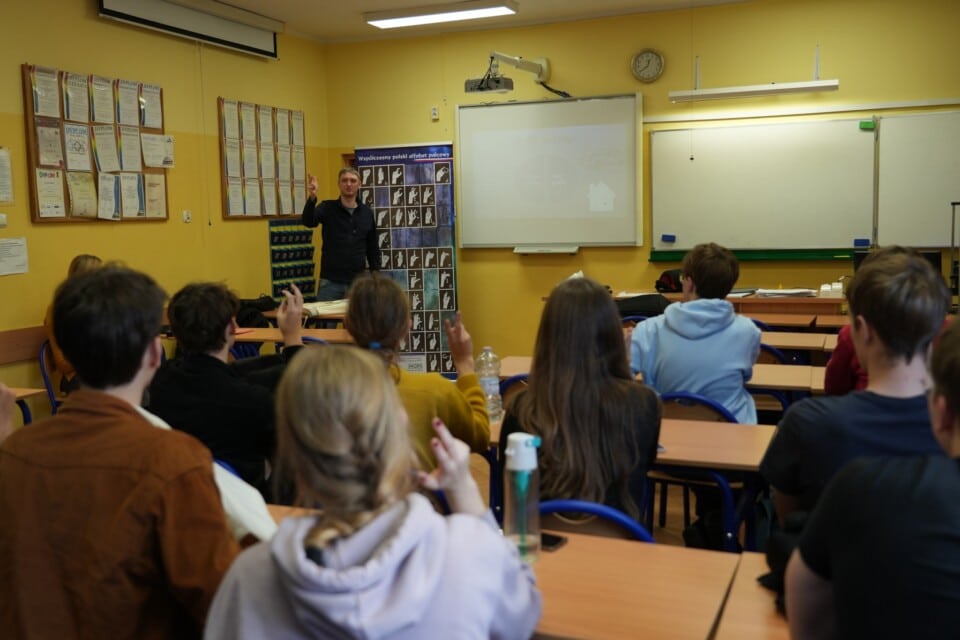 Energia plynaca z jezyka migowego w LO nr III 3 - Energia płynąca z języka migowego w LO nr III