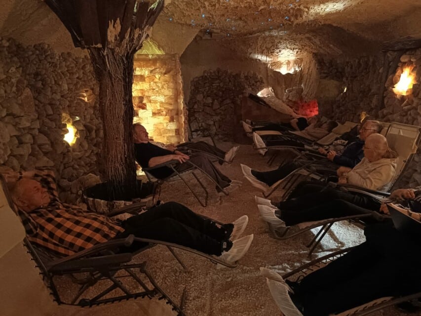 Kobiety i mezczyzni w grocie solnej 1 - Kobiety i mężczyźni w grocie solnej