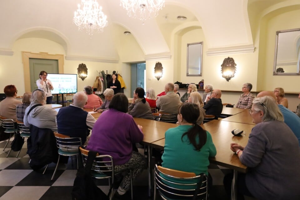 Tradycje wielkanocne w Polsce i na świecie Tradycje wielkanocne w Polsce i na swiecie 1 - Tradycje wielkanocne w Polsce i na świecie