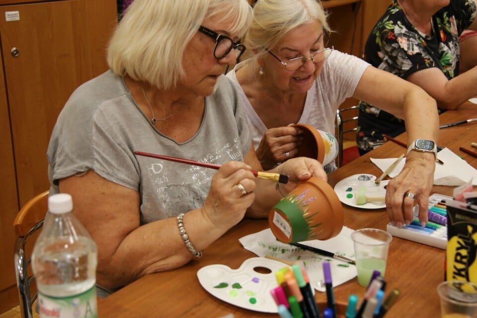 Ozdobne doniczki na kwiaty czyli rekodzielo seniorow 3 - Ozdobne doniczki na kwiaty, czyli rękodzieło senior&oacute;w